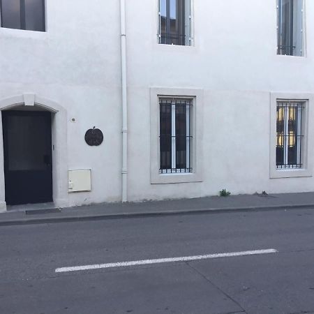 Appartement La Pomme D'Or LʼIsle-sur-la-Sorgue Exterior foto