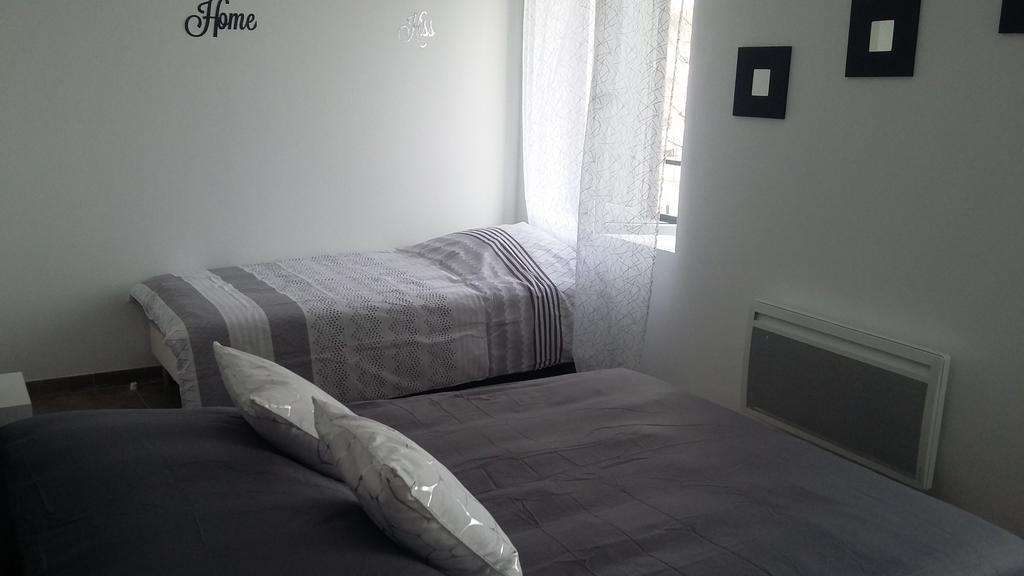 Appartement La Pomme D'Or LʼIsle-sur-la-Sorgue Exterior foto